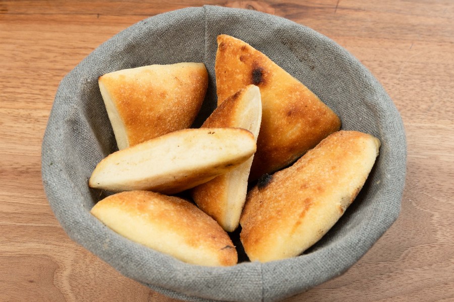 Pizzabrötchen mit Kräuterbutter 